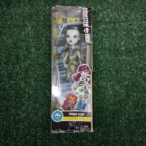 VINTAGE MONSTER HIGH FRANKIE STEIN DOLL NEW WITH SKULL DRESS